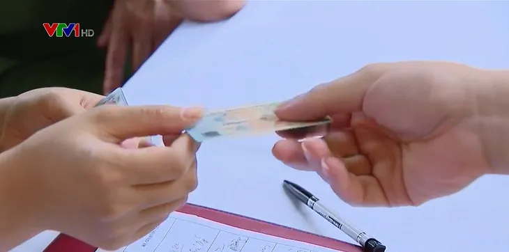 Ngày trở về của những người được đặc xá - Ảnh 1. Ngày trở về của những người được đặc xá - Ảnh 1.