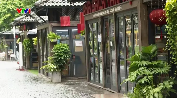 Hà Nội ngày đầu nghỉ lễ Quốc khánh: Nhiều tuyến phố, điểm vui chơi vắng vẻ, yên bình - Ảnh 3. Hà Nội ngày đầu nghỉ lễ Quốc khánh: Nhiều tuyến phố, điểm vui chơi vắng vẻ, yên bình - Ảnh 3.