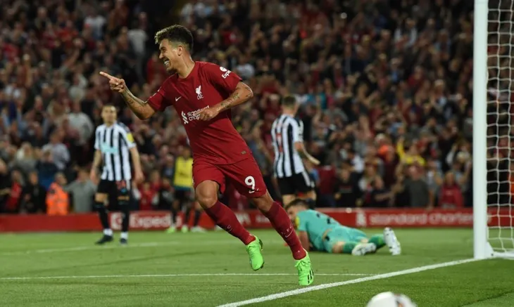 Liverpool ngược dòng thắng Newcastle ở những phút bù giờ - Ảnh 2. Liverpool ngược dòng thắng Newcastle ở những phút bù giờ - Ảnh 2.