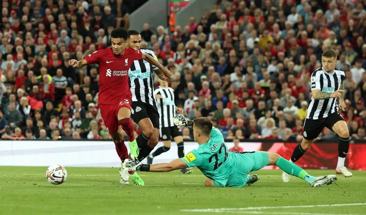 Liverpool ngược dòng thắng Newcastle ở những phút bù giờ - Ảnh 1. Liverpool ngược dòng thắng Newcastle ở những phút bù giờ - Ảnh 1.