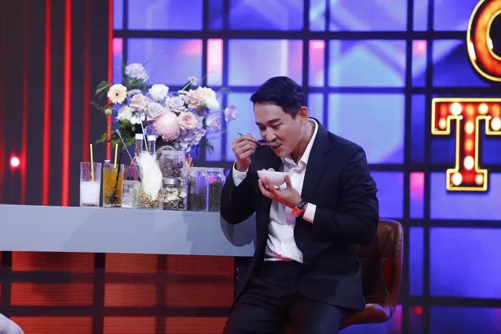 Hứa Vĩ Văn cởi mở kể chuyện đời tư trong Cuộc hẹn cuối tuần - Ảnh 4. Hứa Vĩ Văn cởi mở kể chuyện đời tư trong Cuộc hẹn cuối tuần - Ảnh 4.
