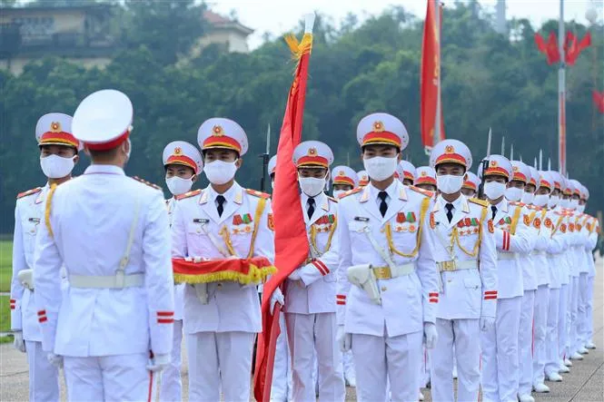 Lễ thượng cờ mừng Quốc khánh ở Lăng Chủ tịch Hồ Chí Minh - Ảnh 7. Lễ thượng cờ mừng Quốc khánh ở Lăng Chủ tịch Hồ Chí Minh - Ảnh 7.