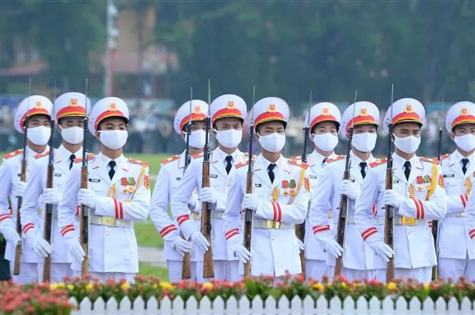 Lễ thượng cờ mừng Quốc khánh ở Lăng Chủ tịch Hồ Chí Minh - Ảnh 6. Lễ thượng cờ mừng Quốc khánh ở Lăng Chủ tịch Hồ Chí Minh - Ảnh 6.