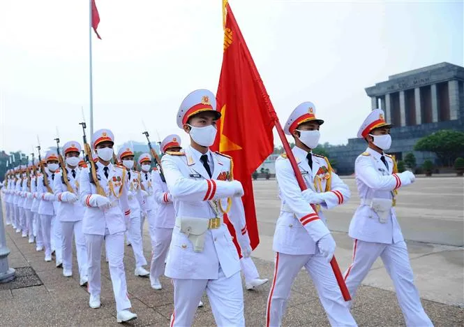 Lễ thượng cờ mừng Quốc khánh ở Lăng Chủ tịch Hồ Chí Minh - Ảnh 2. Lễ thượng cờ mừng Quốc khánh ở Lăng Chủ tịch Hồ Chí Minh - Ảnh 2.