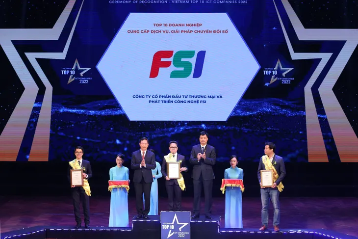 Vinh danh TOP 10 Doanh nghiệp CNTT Việt Nam 2022 - Ảnh 1. Vinh danh TOP 10 Doanh nghiệp CNTT Việt Nam 2022 - Ảnh 1.