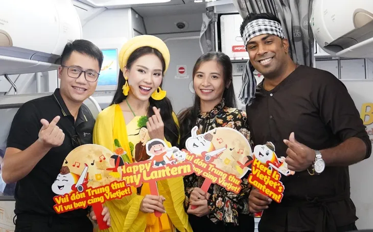 Chị Hằng Huỳnh Nguyễn Mai Phương bất ngờ vui Tết Trung thu trên chuyến bay Vietjet - Ảnh 11. Chị Hằng Huỳnh Nguyễn Mai Phương bất ngờ vui Tết Trung thu trên chuyến bay Vietjet - Ảnh 11.