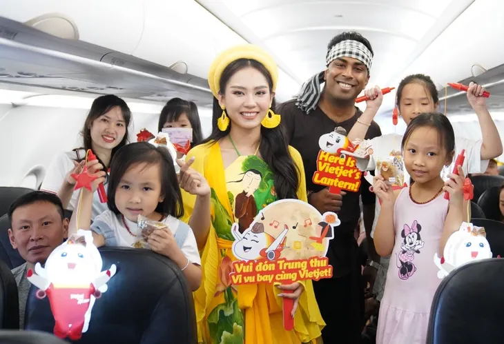Chị Hằng Huỳnh Nguyễn Mai Phương bất ngờ vui Tết Trung thu trên chuyến bay Vietjet - Ảnh 12. Chị Hằng Huỳnh Nguyễn Mai Phương bất ngờ vui Tết Trung thu trên chuyến bay Vietjet - Ảnh 12.