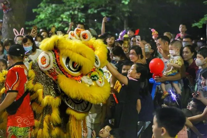 Không khí Trung thu rộn ràng tại các tỉnh thành - Ảnh 1. Không khí Trung thu rộn ràng tại các tỉnh thành - Ảnh 1.