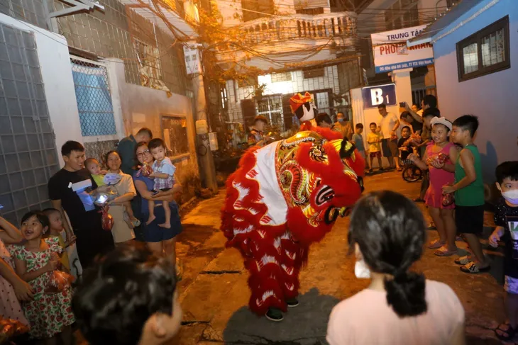 Sôi động Lễ hội Trung thu phố cổ Hà Nội - Ảnh 4. Sôi động Lễ hội Trung thu phố cổ Hà Nội - Ảnh 4.