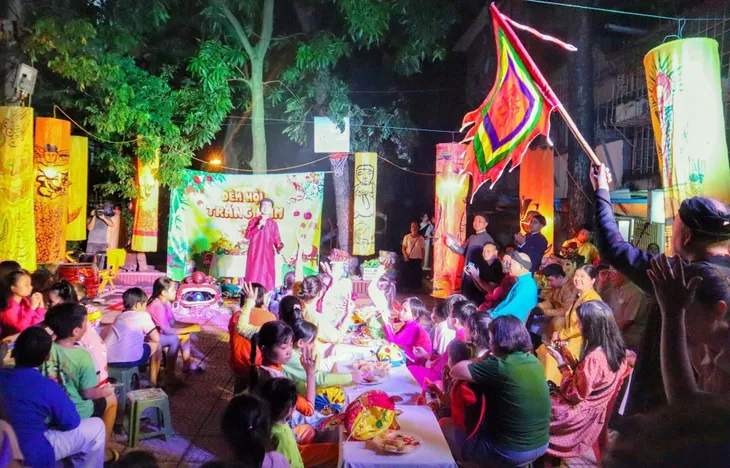 Sôi động Lễ hội Trung thu phố cổ Hà Nội - Ảnh 5. Sôi động Lễ hội Trung thu phố cổ Hà Nội - Ảnh 5.