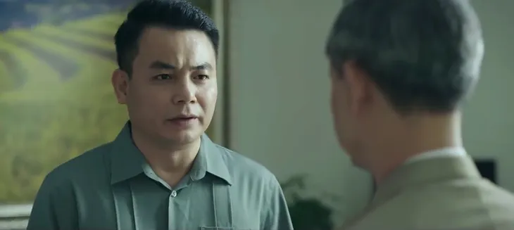 Đấu trí - Tập 40: Chủ tịch Tỉnh Đoàn Phát chúc mừng ông Đức có được dự án Hòa Đông 2 - Ảnh 2. Đấu trí - Tập 40: Chủ tịch Tỉnh Đoàn Phát chúc mừng ông Đức có được dự án Hòa Đông 2 - Ảnh 2.