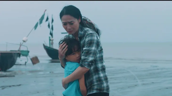 Quách Thu Phương vào vai người mẹ lam lũ trong MV mới của ca sỹ Khánh Loan - Ảnh 3. Quách Thu Phương vào vai người mẹ lam lũ trong MV mới của ca sỹ Khánh Loan - Ảnh 3.