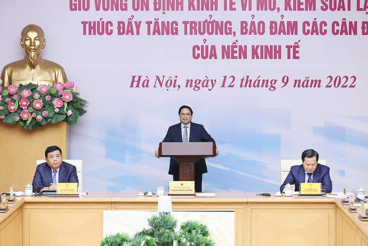 Thủ tướng: Không bó tay, không ngồi chờ, không khuất phục trước khó khăn - Ảnh 3. Thủ tướng: Không bó tay, không ngồi chờ, không khuất phục trước khó khăn - Ảnh 3.