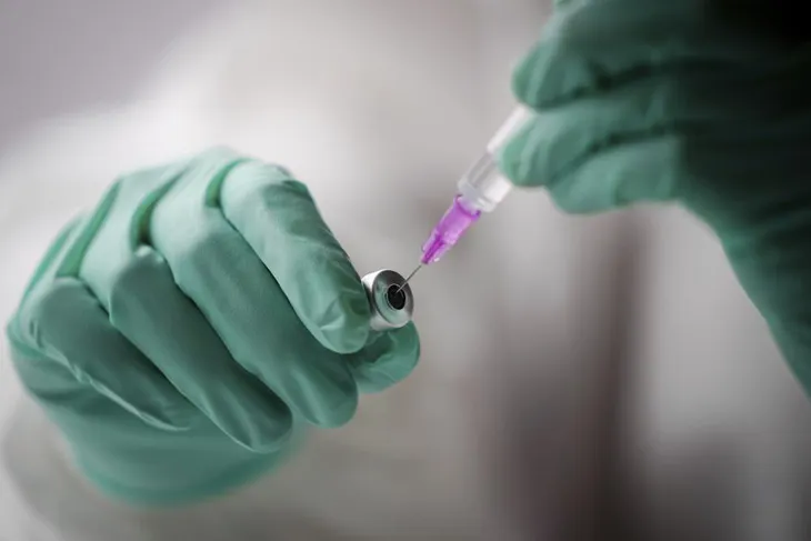 Hàn Quốc trước nguy cơ COVID-19 chồng dịch cúm, châu Âu phê duyệt vaccine lưỡng trị đầu tiên - Ảnh 1. Hàn Quốc trước nguy cơ COVID-19 chồng dịch cúm, châu Âu phê duyệt vaccine lưỡng trị đầu tiên - Ảnh 1.