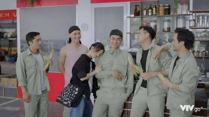 Ga-ra hạnh phúc - Tập 16: Chia tay trả lại quà, Quân cuốn gói ra đi cùng Cẩm Khê - Ảnh 2. Ga-ra hạnh phúc - Tập 16: Chia tay trả lại quà, Quân cuốn gói ra đi cùng Cẩm Khê - Ảnh 2.