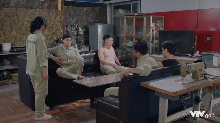 Ga-ra hạnh phúc - Tập 16: Chia tay trả lại quà, Quân cuốn gói ra đi cùng Cẩm Khê - Ảnh 11. Ga-ra hạnh phúc - Tập 16: Chia tay trả lại quà, Quân cuốn gói ra đi cùng Cẩm Khê - Ảnh 11.