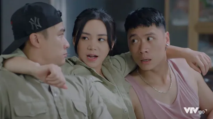 Ga-ra hạnh phúc - Tập 16: Chia tay trả lại quà, Quân cuốn gói ra đi cùng Cẩm Khê - Ảnh 12. Ga-ra hạnh phúc - Tập 16: Chia tay trả lại quà, Quân cuốn gói ra đi cùng Cẩm Khê - Ảnh 12.