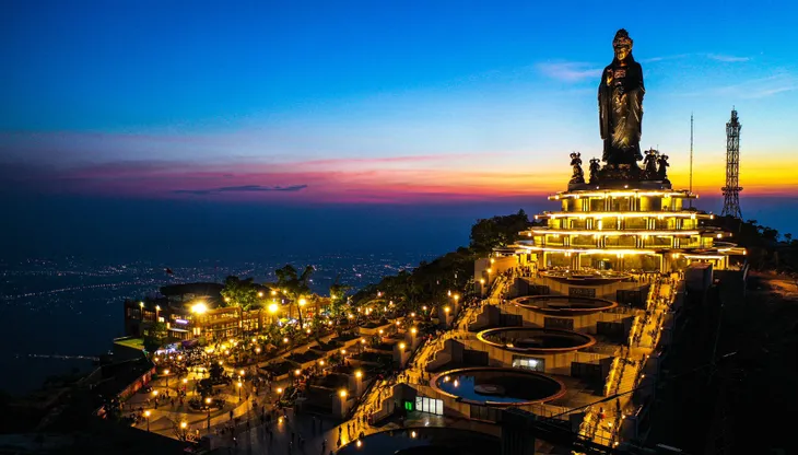 Núi Bà Đen thu hút hàng chục nghìn khách du lịch dịp Trung thu - Ảnh 8. Núi Bà Đen thu hút hàng chục nghìn khách du lịch dịp Trung thu - Ảnh 8.