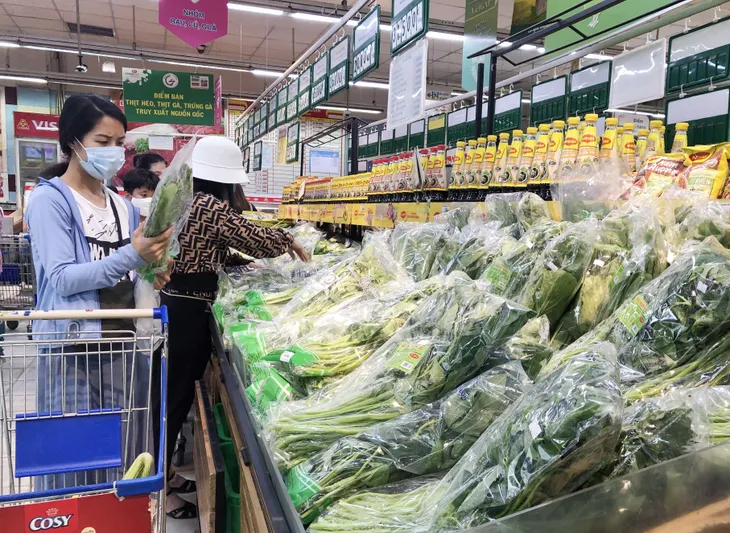TP Hồ Chí Minh thận trọng ứng phó lạm phát cuối năm - Ảnh 1. TP Hồ Chí Minh thận trọng ứng phó lạm phát cuối năm - Ảnh 1.