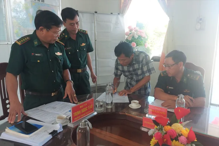 Tịch thu tàu, phạt 1,4 tỷ đồng đối với chủ tàu cá vi phạm vùng biển nước ngoài - Ảnh 2. Tịch thu tàu, phạt 1,4 tỷ đồng đối với chủ tàu cá vi phạm vùng biển nước ngoài - Ảnh 2.