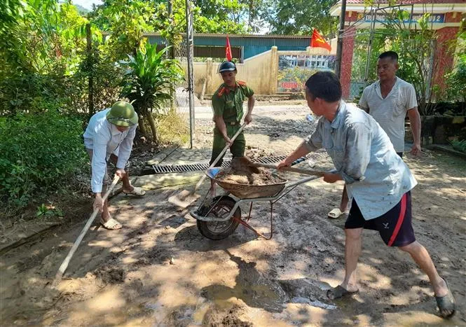 Nghệ An: Nhiều bản ở huyện biên giới Kỳ Sơn bị cô lập - Ảnh 7. Nghệ An: Nhiều bản ở huyện biên giới Kỳ Sơn bị cô lập - Ảnh 7.