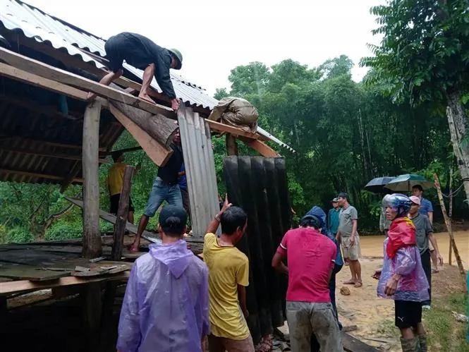 Nghệ An: Nhiều bản ở huyện biên giới Kỳ Sơn bị cô lập - Ảnh 8. Nghệ An: Nhiều bản ở huyện biên giới Kỳ Sơn bị cô lập - Ảnh 8.