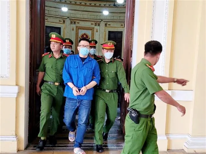 Xét xử bị cáo Nhâm Hoàng Khang: Trả hồ sơ để điều tra bổ sung - Ảnh 1. Xét xử bị cáo Nhâm Hoàng Khang: Trả hồ sơ để điều tra bổ sung - Ảnh 1.