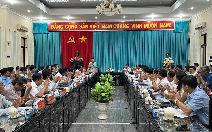 Thống nhất phương án xây dựng cầu Đình Khao nối tỉnh Bến Tre và Vĩnh Long - Ảnh 1. Thống nhất phương án xây dựng cầu Đình Khao nối tỉnh Bến Tre và Vĩnh Long - Ảnh 1.