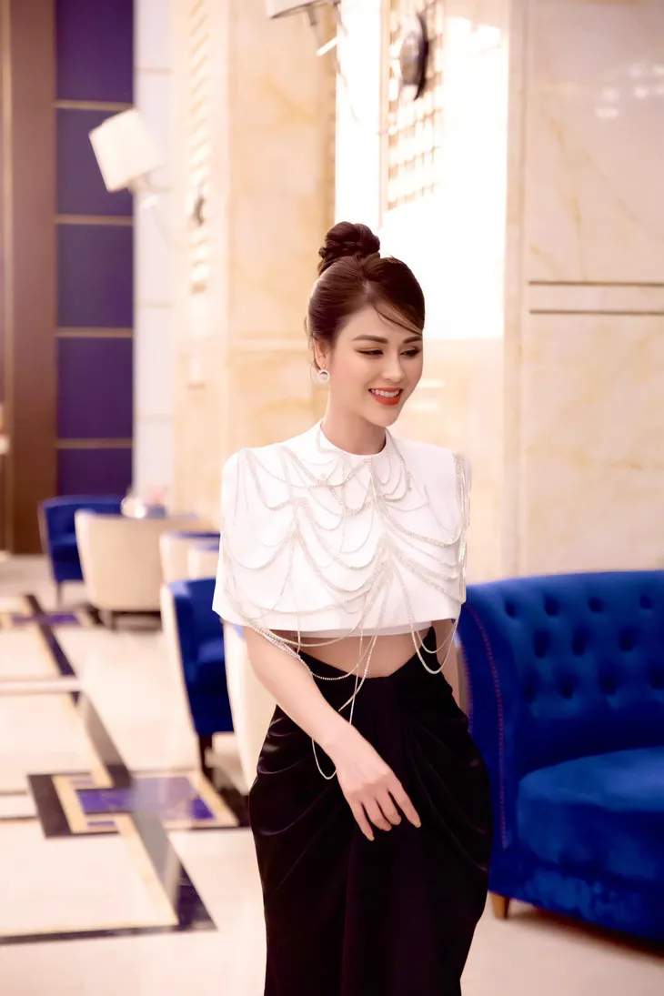 Lương Thu Trang - Lan Phương hội ngộ đẹp bất phân thắng bại - Ảnh 13. Lương Thu Trang - Lan Phương hội ngộ đẹp bất phân thắng bại - Ảnh 13.