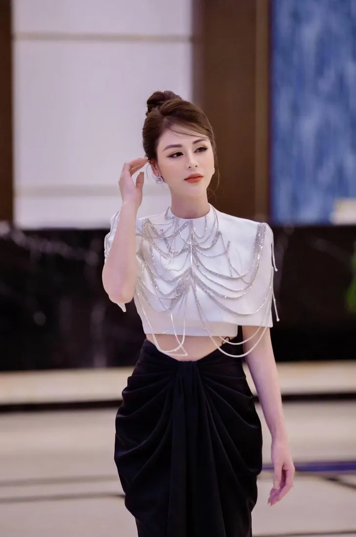 Lương Thu Trang - Lan Phương hội ngộ đẹp bất phân thắng bại - Ảnh 14. Lương Thu Trang - Lan Phương hội ngộ đẹp bất phân thắng bại - Ảnh 14.