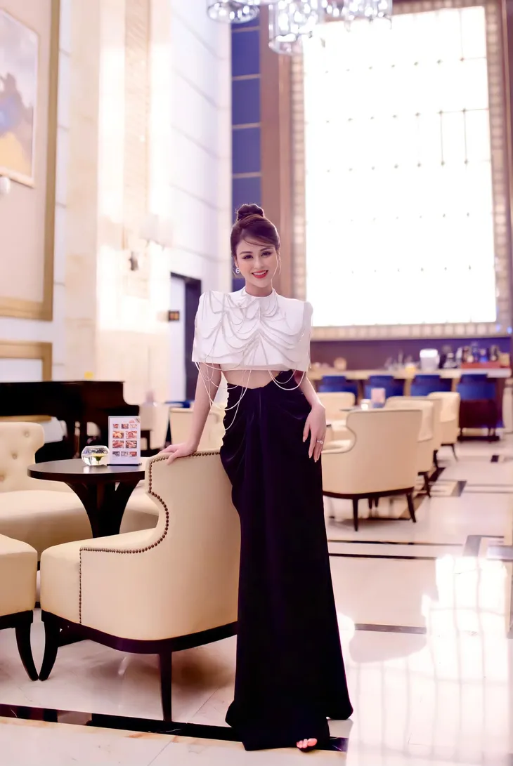 Lương Thu Trang - Lan Phương hội ngộ đẹp bất phân thắng bại - Ảnh 12. Lương Thu Trang - Lan Phương hội ngộ đẹp bất phân thắng bại - Ảnh 12.