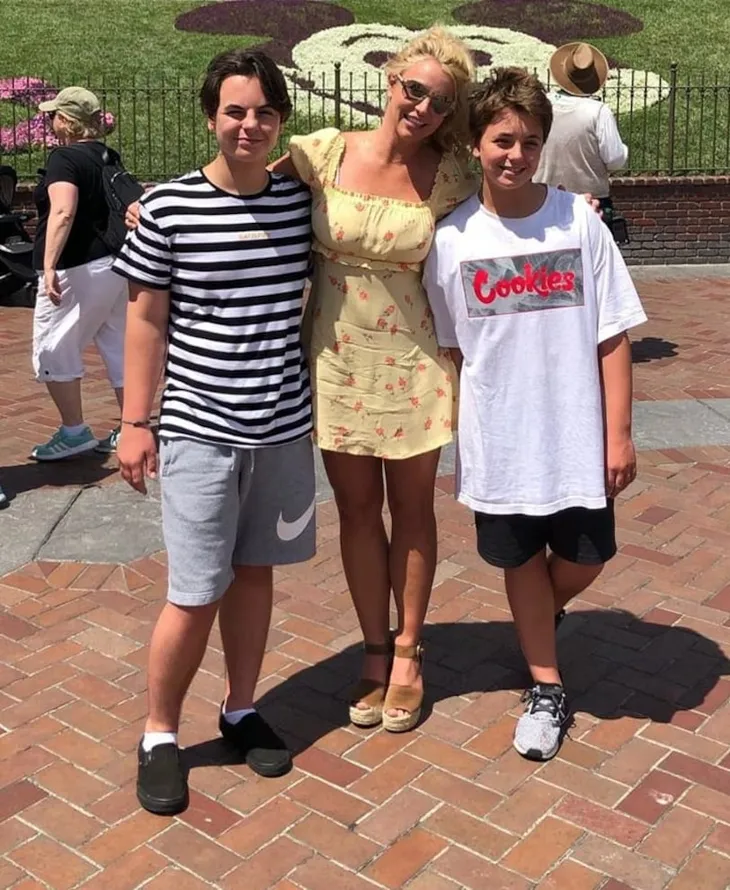 Britney Spears vẫn cố làm lành với các con - Ảnh 2. Britney Spears vẫn cố làm lành với các con - Ảnh 2.