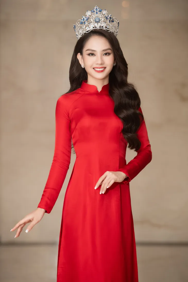 Hoa hậu Mai Phương bất ngờ bán đấu giá vương miện sau 1 tháng đăng quang - Ảnh 2. Hoa hậu Mai Phương bất ngờ bán đấu giá vương miện sau 1 tháng đăng quang - Ảnh 2.