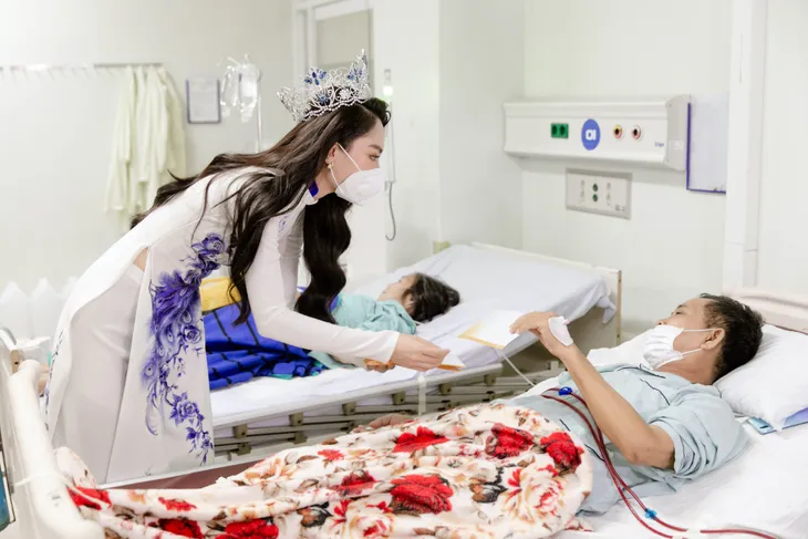 Hoa hậu Mai Phương bất ngờ bán đấu giá vương miện sau 1 tháng đăng quang - Ảnh 3. Hoa hậu Mai Phương bất ngờ bán đấu giá vương miện sau 1 tháng đăng quang - Ảnh 3.