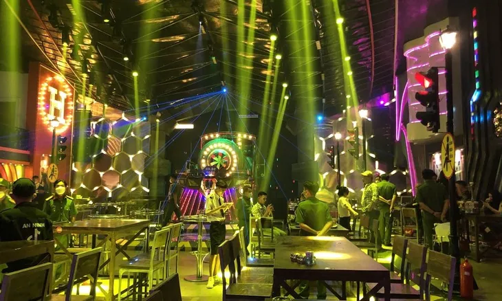 Cà Mau: Tạm đình chỉ hoạt động Beer club Tiktok và cơ sở karaoke Trump - Ảnh 1. Cà Mau: Tạm đình chỉ hoạt động Beer club Tiktok và cơ sở karaoke Trump - Ảnh 1.