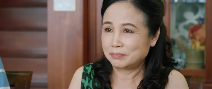 Thông gia ngõ hẹp - Tập 1: Phan (Trọng Lân) lo sợ nhà người yêu biết chuyện bố mẹ không sống chung - Ảnh 3. Thông gia ngõ hẹp - Tập 1: Phan (Trọng Lân) lo sợ nhà người yêu biết chuyện bố mẹ không sống chung - Ảnh 3.