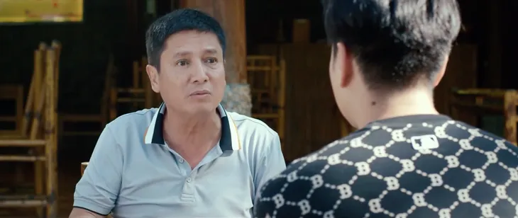Thông gia ngõ hẹp - Tập 1: Phan (Trọng Lân) lo sợ nhà người yêu biết chuyện bố mẹ không sống chung - Ảnh 6. Thông gia ngõ hẹp - Tập 1: Phan (Trọng Lân) lo sợ nhà người yêu biết chuyện bố mẹ không sống chung - Ảnh 6.