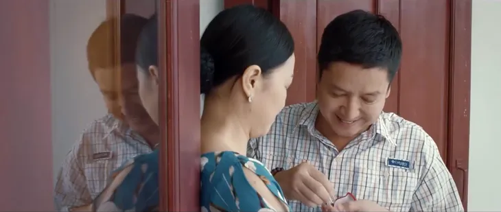 Thông gia ngõ hẹp - Tập 1: Ông Phúc (NSƯT Chí Trung) giật mình thon thót khi mẹ nhắc chuyện lén lút cầu hôn - Ảnh 4. Thông gia ngõ hẹp - Tập 1: Ông Phúc (NSƯT Chí Trung) giật mình thon thót khi mẹ nhắc chuyện lén lút cầu hôn - Ảnh 4.