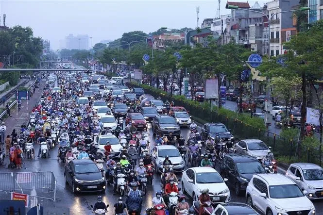 Nhiều tuyến phố Thủ đô ùn tắc chiều cuối tuần - Ảnh 5. Nhiều tuyến phố Thủ đô ùn tắc chiều cuối tuần - Ảnh 5.