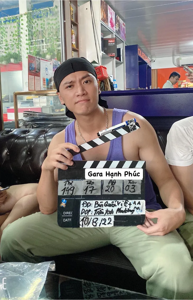 Ga-ra hạnh phúc: Ảnh đời thường khác xa trên phim của anh thợ sửa xe u là trời - Ảnh 9. Ga-ra hạnh phúc: Ảnh đời thường khác xa trên phim của anh thợ sửa xe u là trời - Ảnh 9.