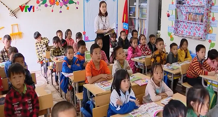 Lớp học ảo trực tiếp tại huyện vùng sâu Hà Giang - Ảnh 1. Lớp học ảo trực tiếp tại huyện vùng sâu Hà Giang - Ảnh 1.