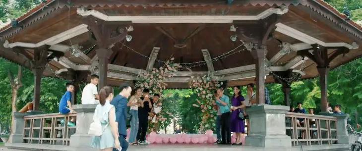Thông gia ngõ hẹp - Tập 1: Buổi đầu gặp gỡ, hai ông thông gia “đứng hình” khi chạm mặt nhau - Ảnh 2. Thông gia ngõ hẹp - Tập 1: Buổi đầu gặp gỡ, hai ông thông gia “đứng hình” khi chạm mặt nhau - Ảnh 2.