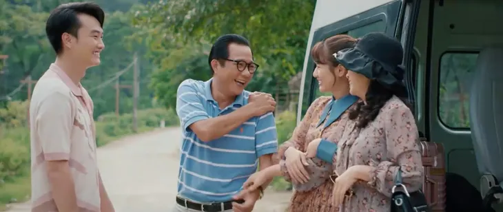 Thông gia ngõ hẹp - Tập 1: Buổi đầu gặp gỡ, hai ông thông gia “đứng hình” khi chạm mặt nhau - Ảnh 28. Thông gia ngõ hẹp - Tập 1: Buổi đầu gặp gỡ, hai ông thông gia “đứng hình” khi chạm mặt nhau - Ảnh 28.