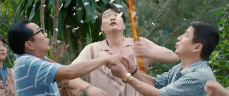 Thông gia ngõ hẹp - Tập 1: Buổi đầu gặp gỡ, hai ông thông gia “đứng hình” khi chạm mặt nhau - Ảnh 33. Thông gia ngõ hẹp - Tập 1: Buổi đầu gặp gỡ, hai ông thông gia “đứng hình” khi chạm mặt nhau - Ảnh 33.