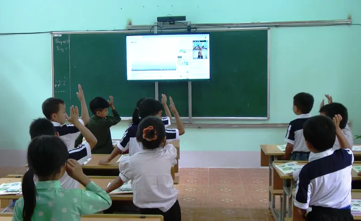 Lớp học ảo ở nơi thiếu giáo viên Tiếng Anh - Ảnh 1. Lớp học ảo ở nơi thiếu giáo viên Tiếng Anh - Ảnh 1.