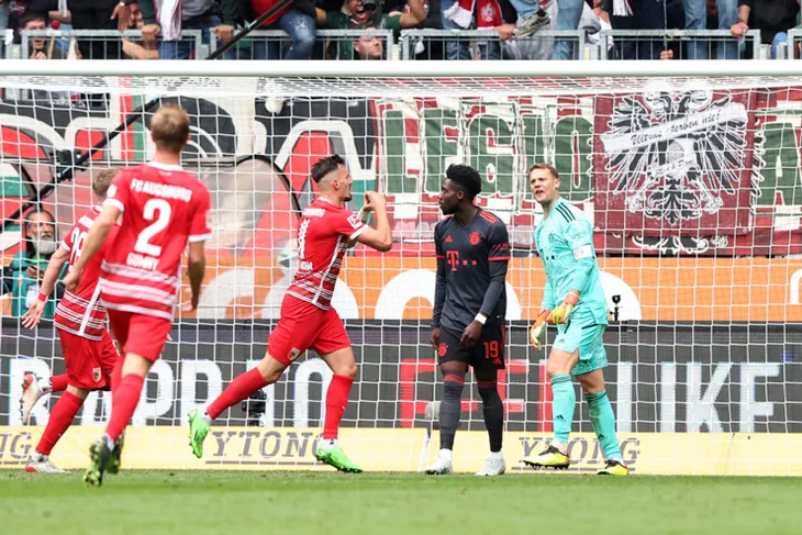Bayern Munich bất ngờ nhận thất bại trước Augsburg - Ảnh 1. Bayern Munich bất ngờ nhận thất bại trước Augsburg - Ảnh 1.