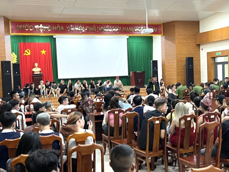 Đồng Nai: Đột kích quán LV Club, phát hiện 52 đối tượng dương tính ma túy - Ảnh 2. Đồng Nai: Đột kích quán LV Club, phát hiện 52 đối tượng dương tính ma túy - Ảnh 2.