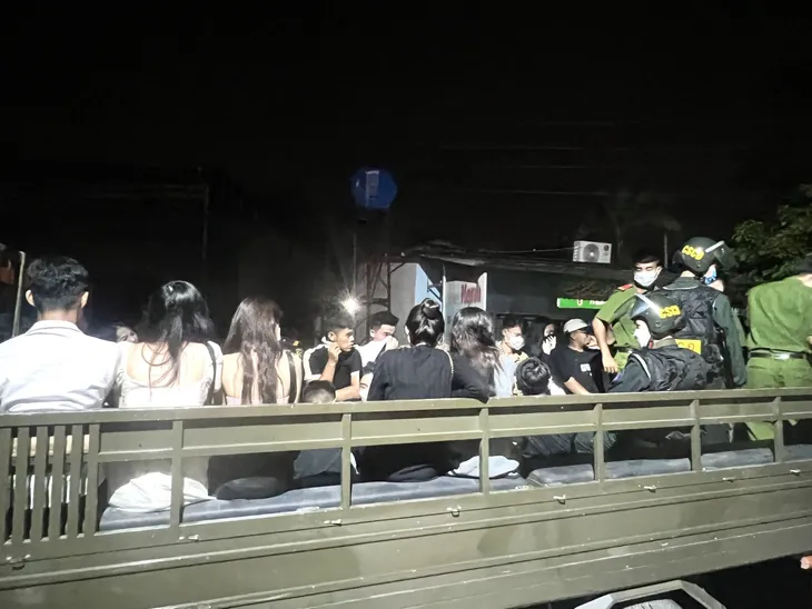 Đồng Nai: Đột kích quán LV Club, phát hiện 52 đối tượng dương tính ma túy - Ảnh 1. Đồng Nai: Đột kích quán LV Club, phát hiện 52 đối tượng dương tính ma túy - Ảnh 1.