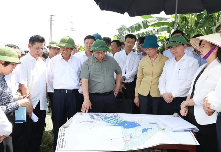 Thủ tướng Phạm Minh Chính kiểm tra một số dự án chậm tiến độ ngành y tế - Ảnh 2. Thủ tướng Phạm Minh Chính kiểm tra một số dự án chậm tiến độ ngành y tế - Ảnh 2.