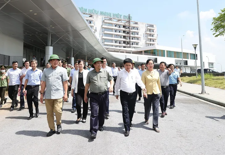 Thủ tướng Phạm Minh Chính kiểm tra một số dự án chậm tiến độ ngành y tế - Ảnh 1. Thủ tướng Phạm Minh Chính kiểm tra một số dự án chậm tiến độ ngành y tế - Ảnh 1.